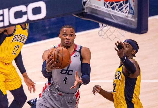 他与队友默 他与队友默